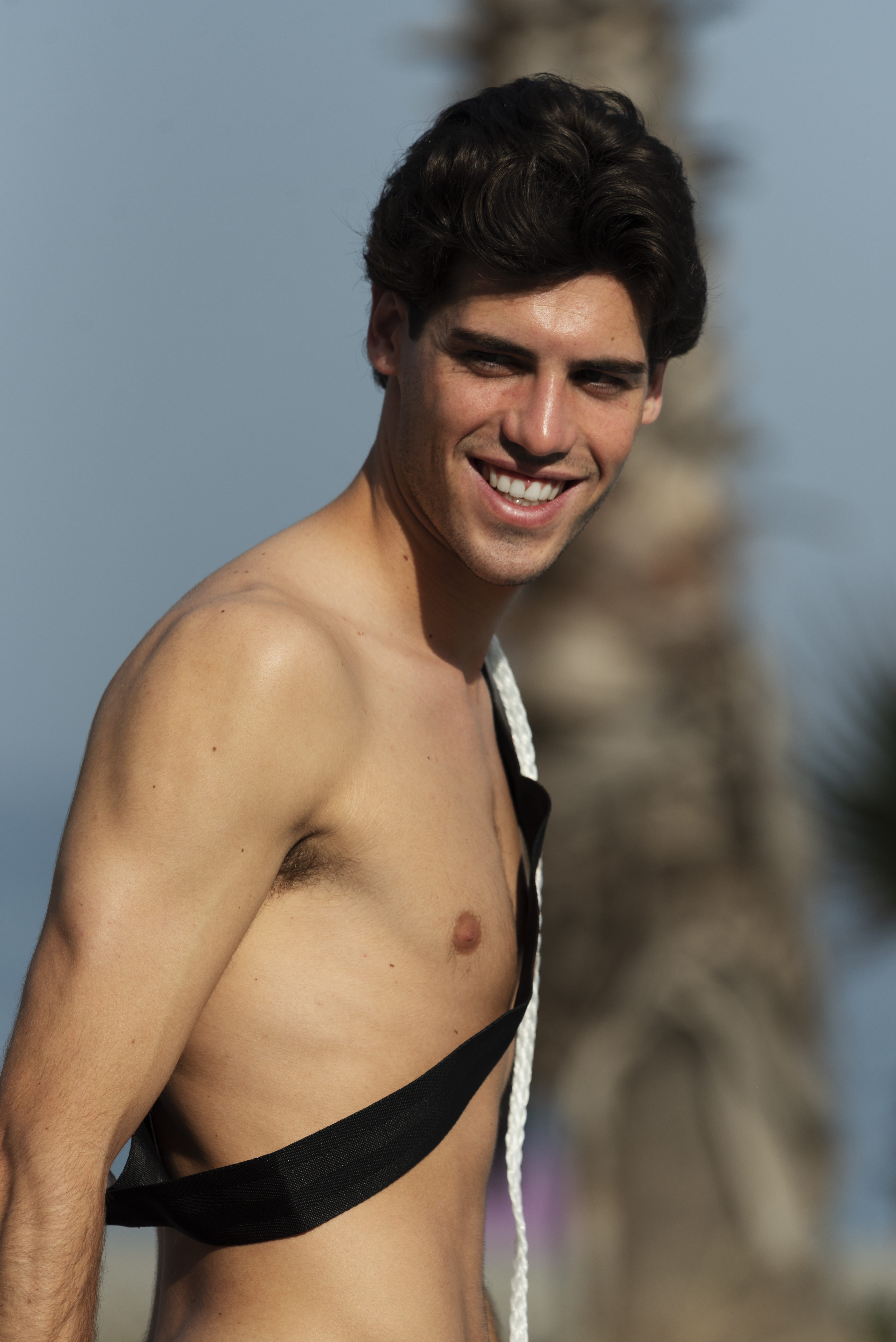 Loouth 7 side-view-smiley-lifeguard-outdoors